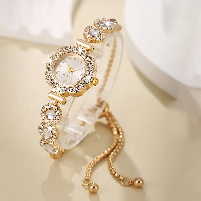 ✨ Women’s Bohemian Style Chain Quartz Watch – Elegant & Shiny
