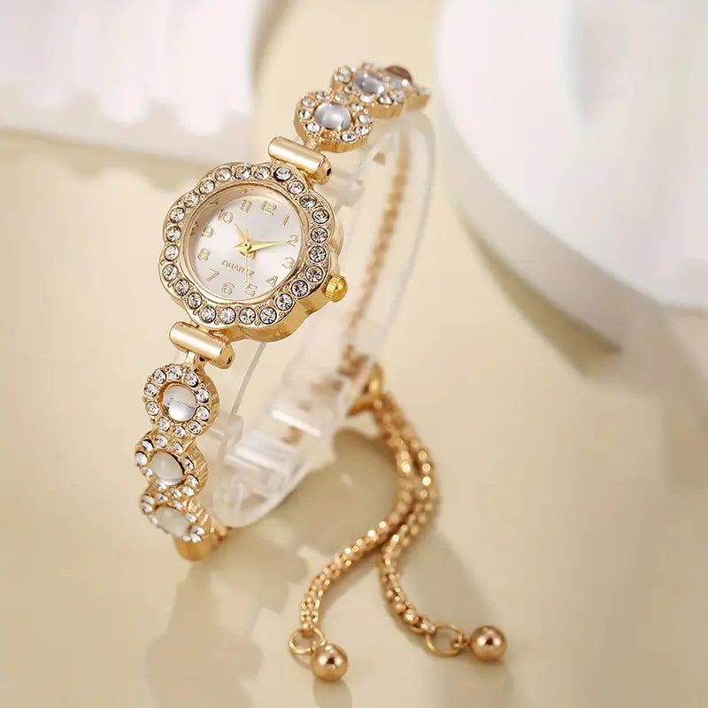 ✨ Women’s Bohemian Style Chain Quartz Watch – Elegant & Shiny