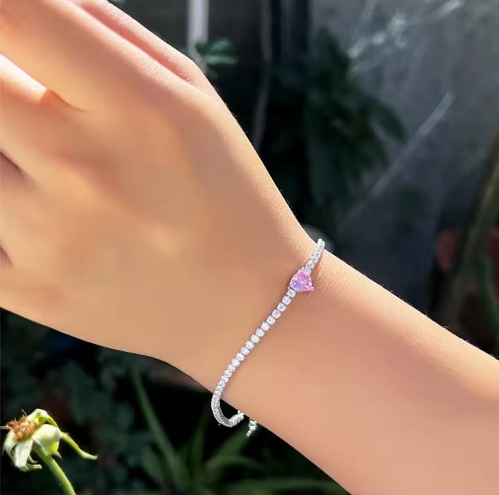 💖 Elegant Pink Heart Zirconia Bracelet – A Symbol of Love & Grace ✨