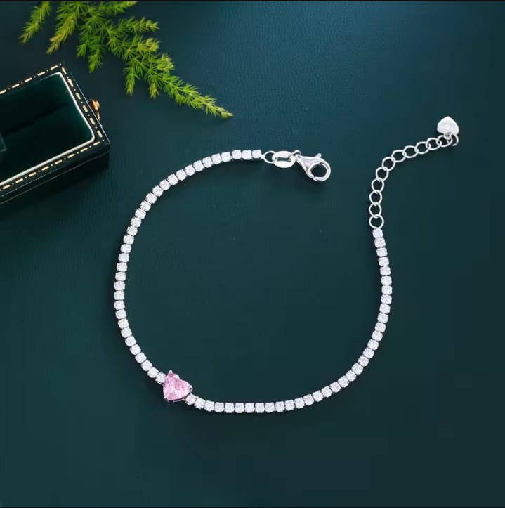 💖 Elegant Pink Heart Zirconia Bracelet – A Symbol of Love & Grace ✨